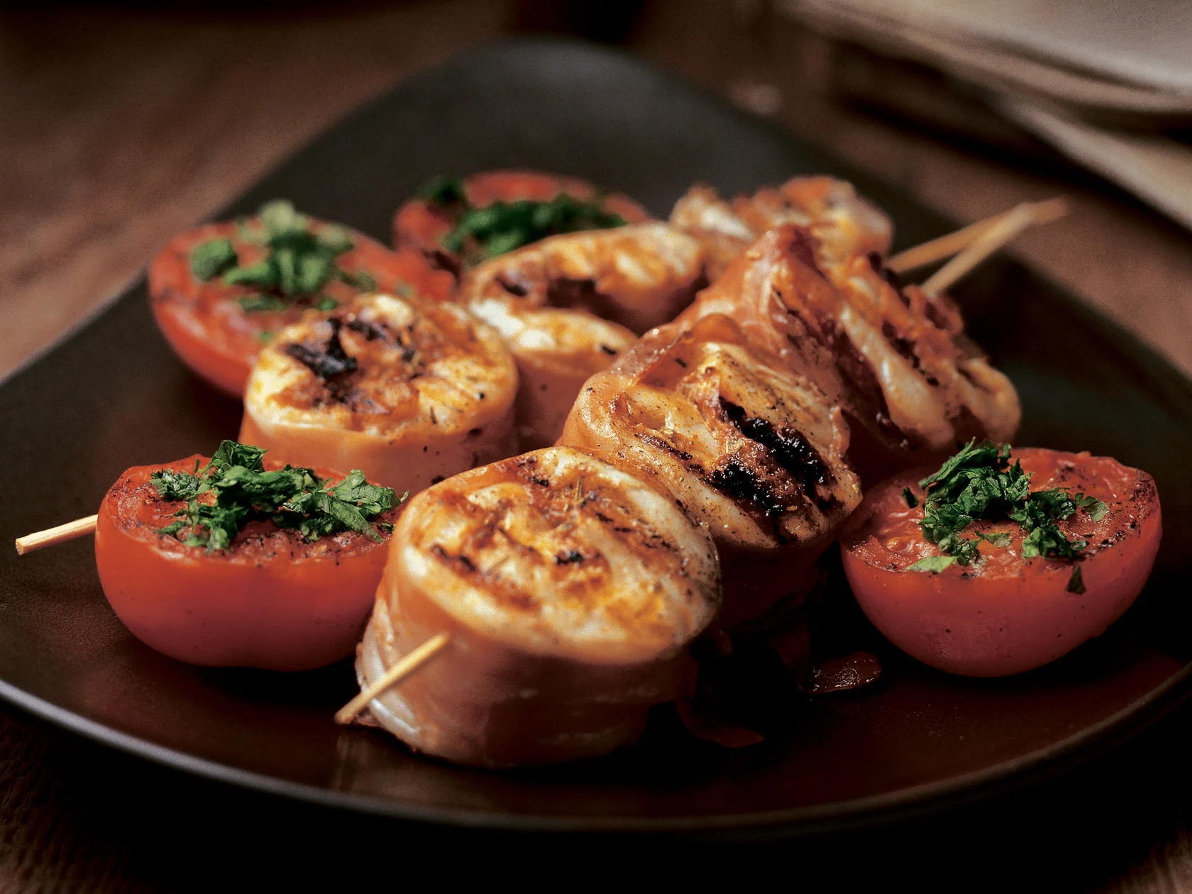 Kinkkuun kiedotut kalarullat