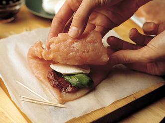 Täytä fileet valitsemallasi täytteellä.