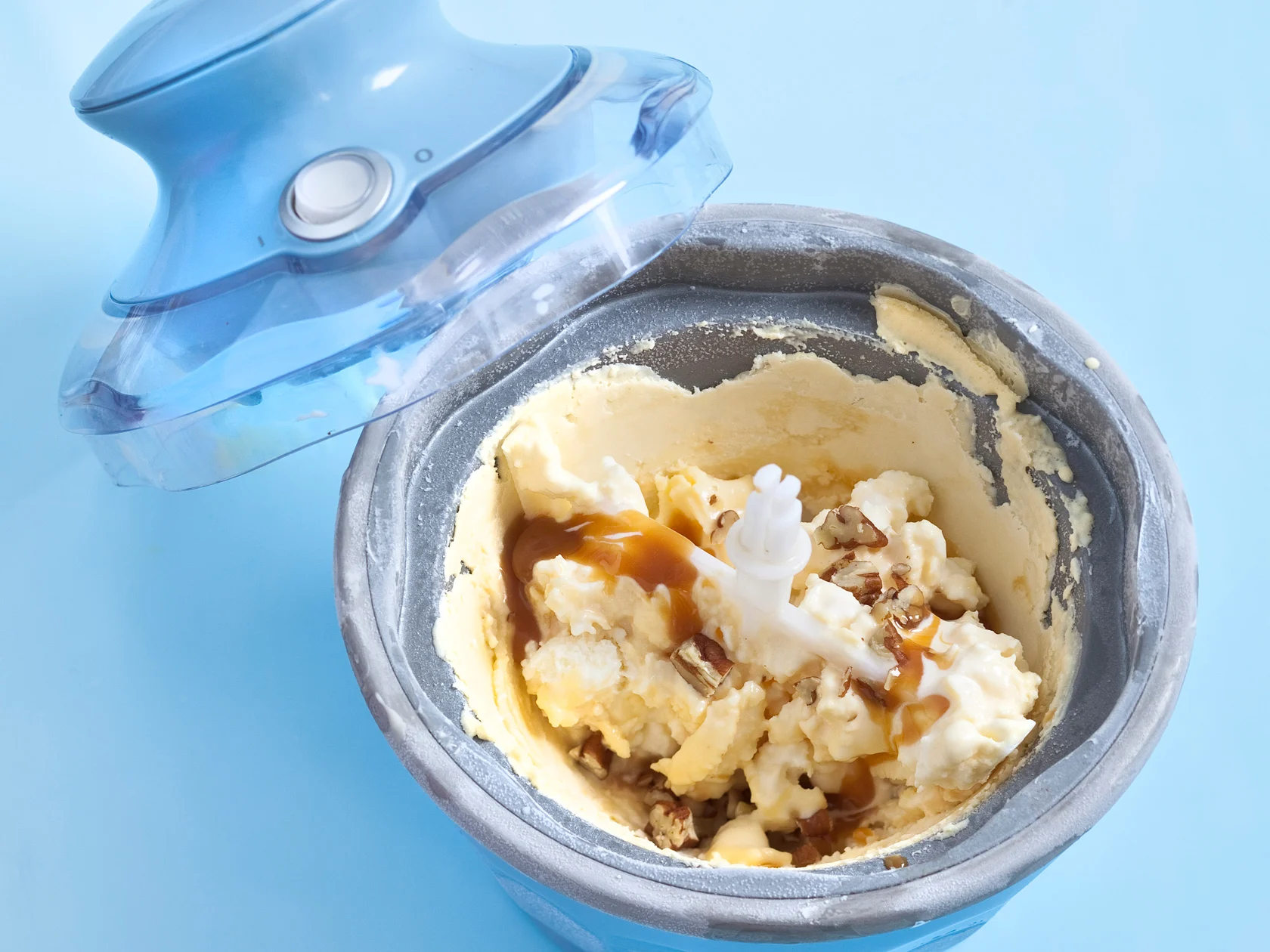 Pekaanipähkinä-kinuskijäätelö jäätelökoneella