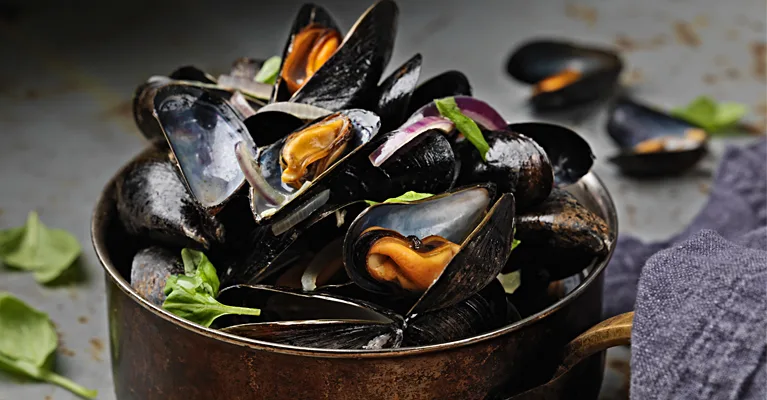 Sinisimpukat kermaisessa liemessä