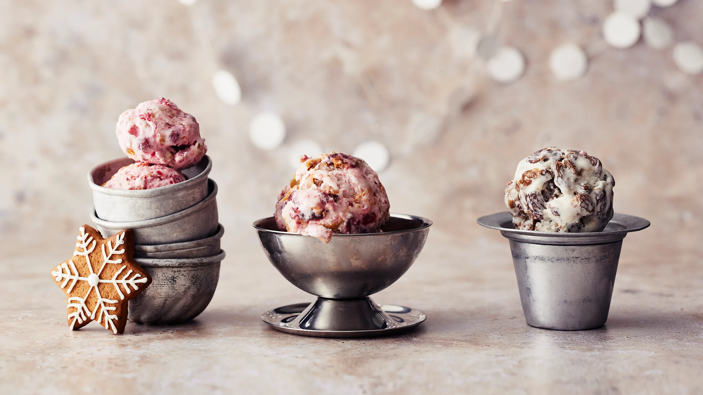 Vegaaninen jäätelö kolmella eri tavalla maustettuna