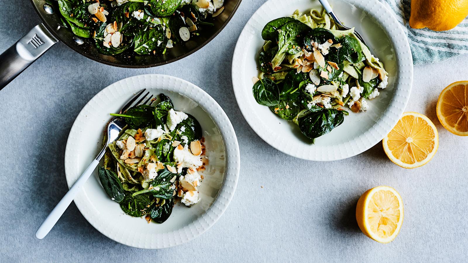 Yhden pannun feta-pinaattipasta