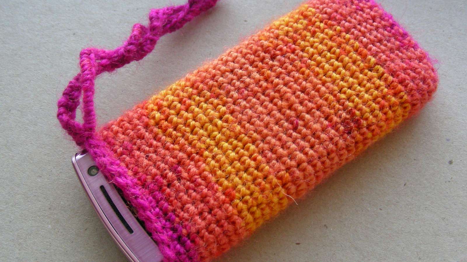 Virkattu kännykkäpussi Virkattu kännykkäpussi