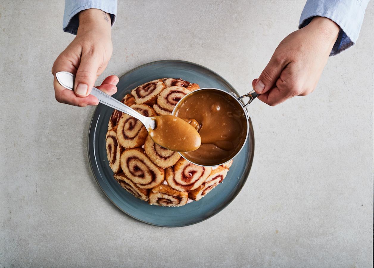 Mansikkainen Charlotte russe vaihe 4