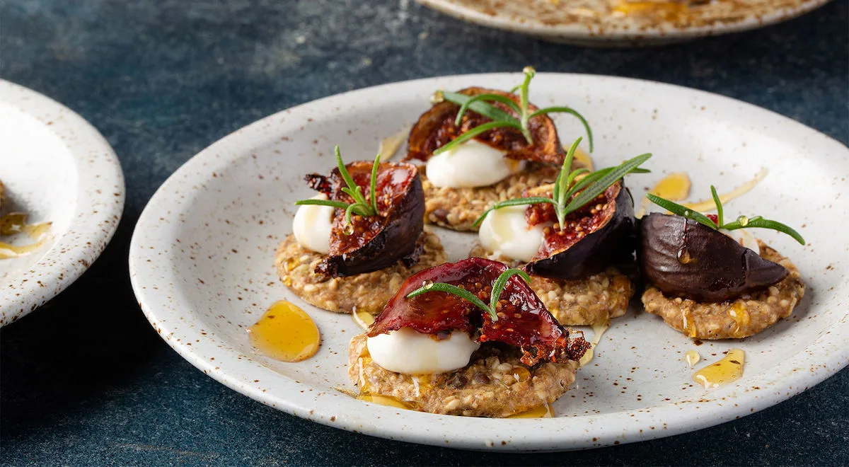 Siemenlastut vuohenjuustovaahdolla ja paahdetuilla viikunoilla