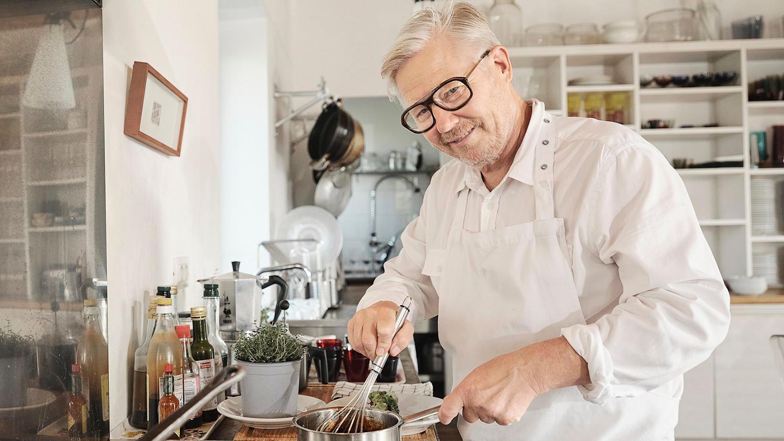 Jyrki Sukula syö lounaan joka päivä samaan aikaan. Sen valmistaa joko Jyrki tai Riikka-vaimo.