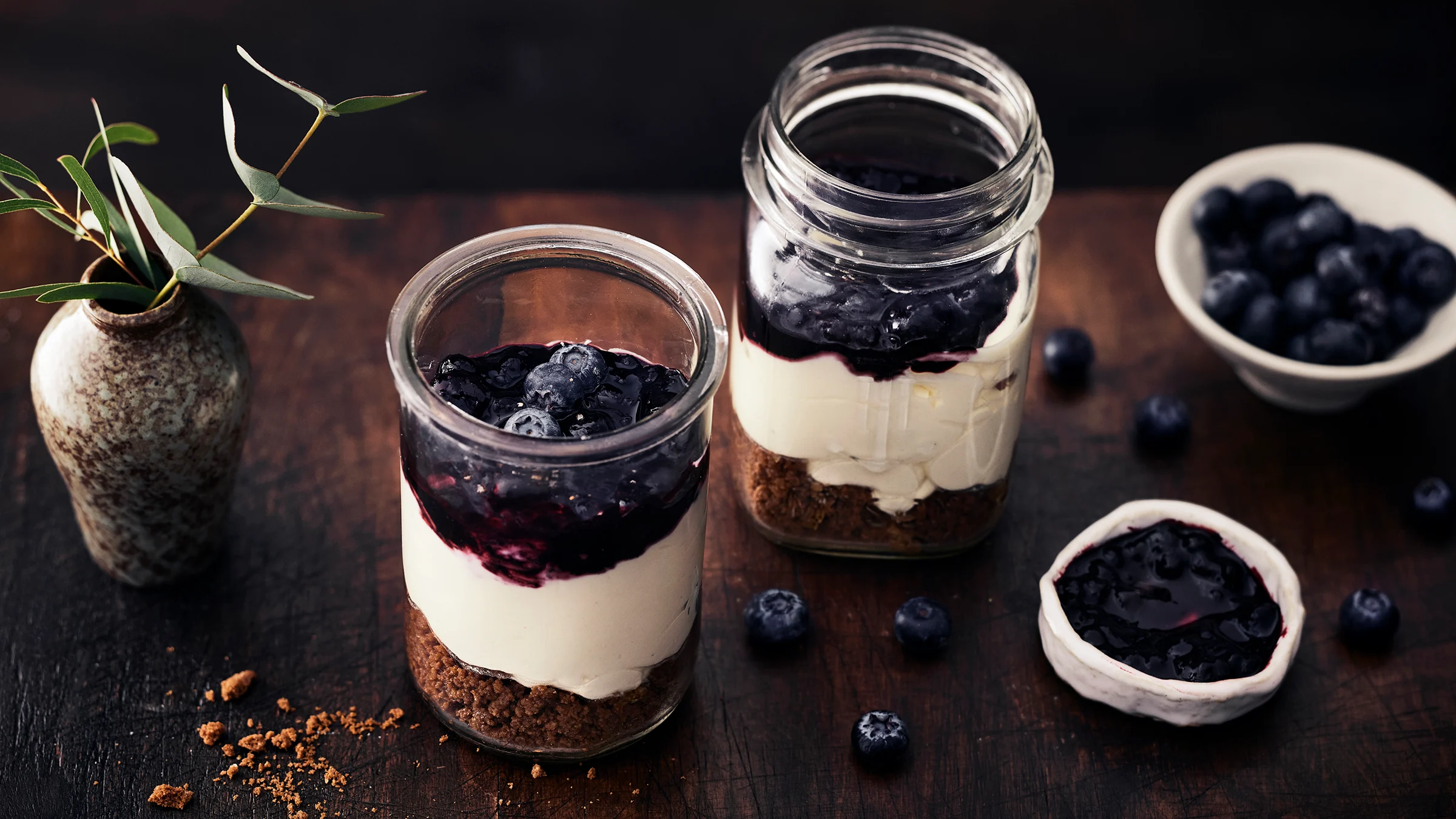 mustikkajuustokakku lasissa