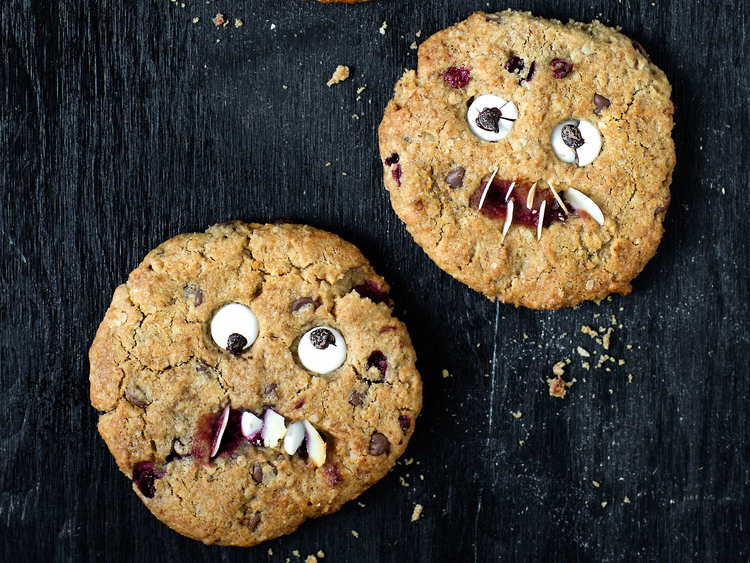 Suklaa-puolukkakeksit