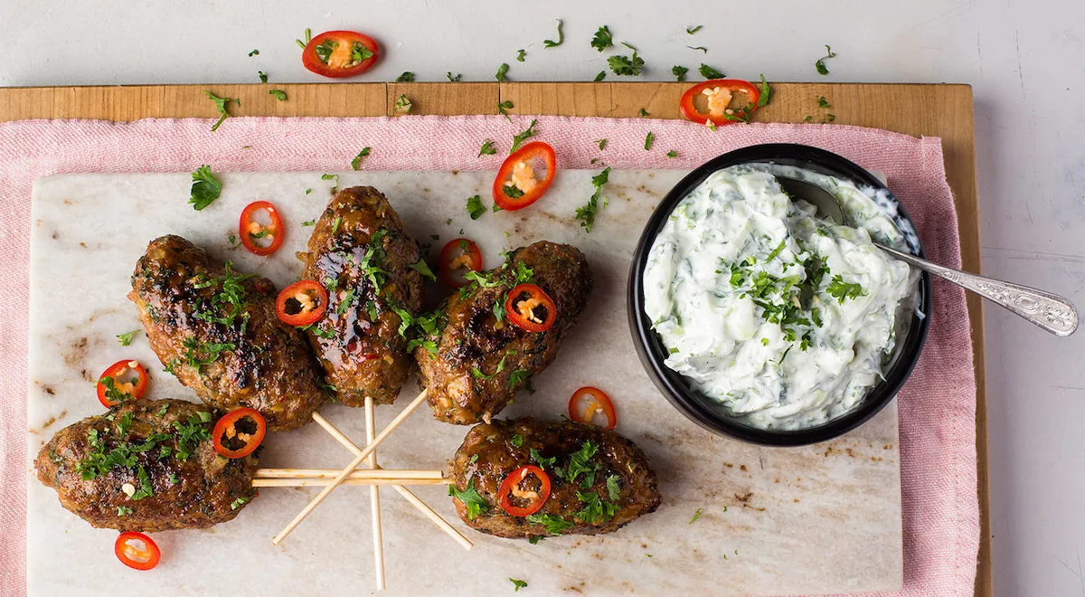 Kulman Keittiön lammaskebakot ja tsatsiki