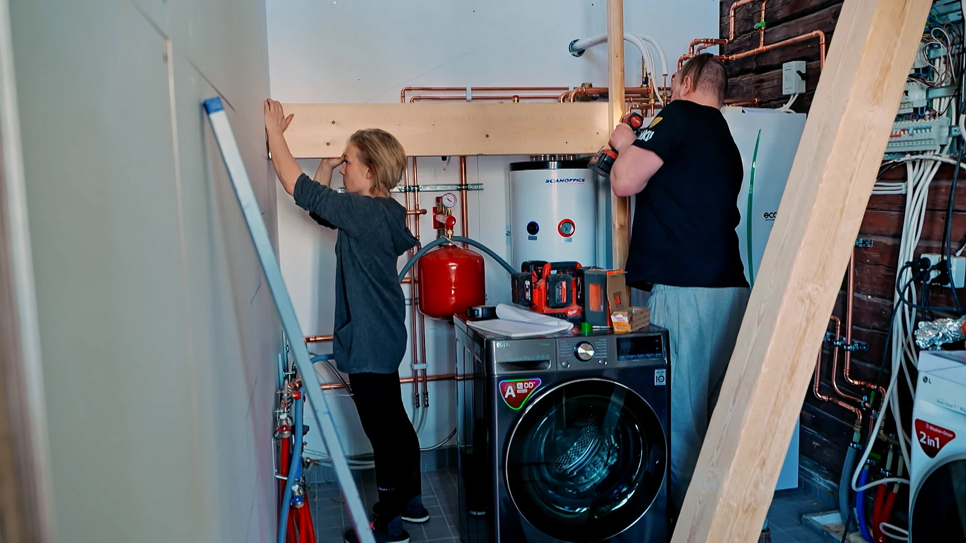 Lauri Huttunen ja Sari-Anna Leppänen remontoivat