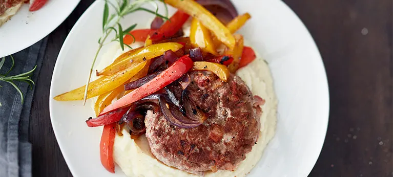 Jauhelihapihvit ja perunamuusi