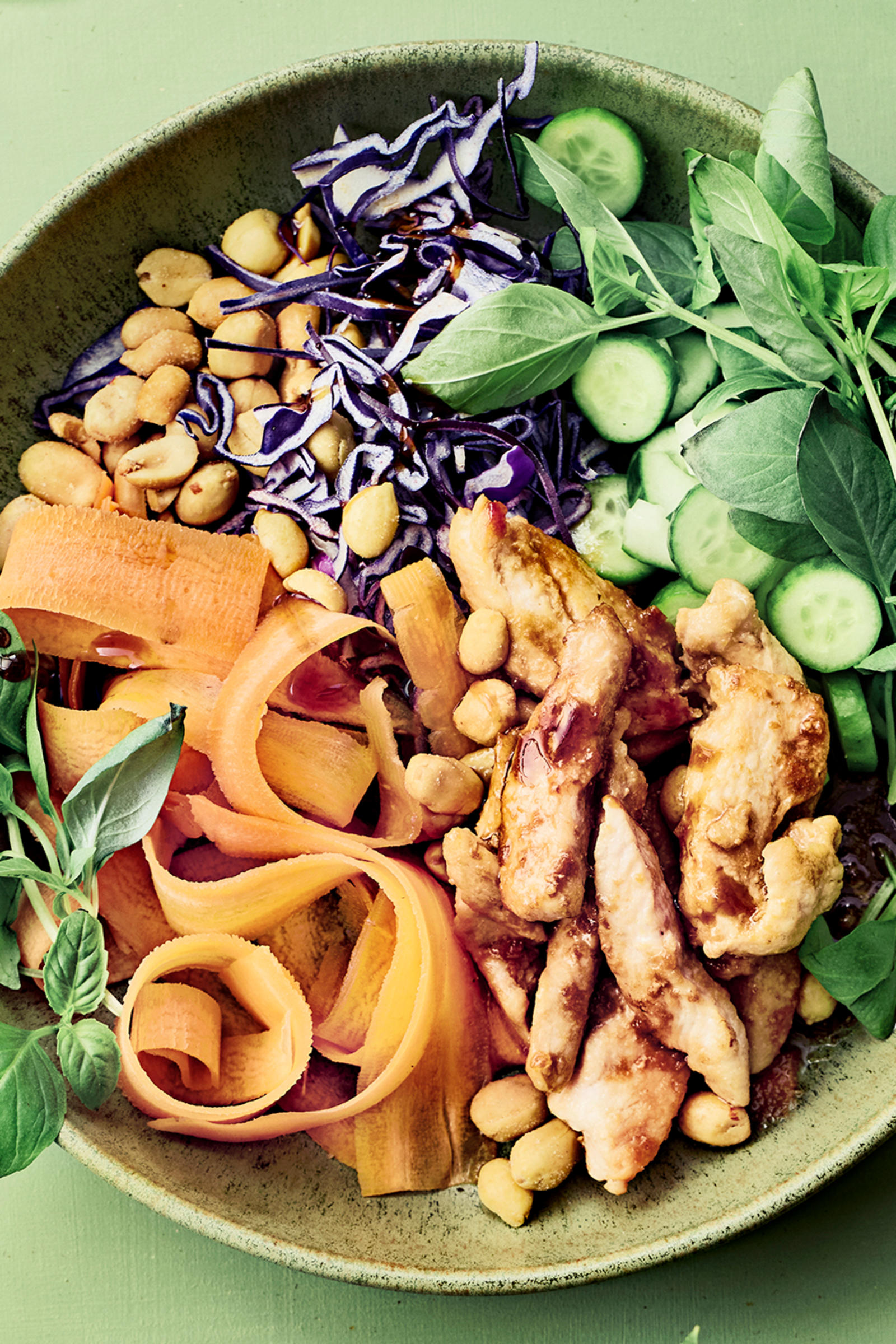 Kanateriyakisalaatti