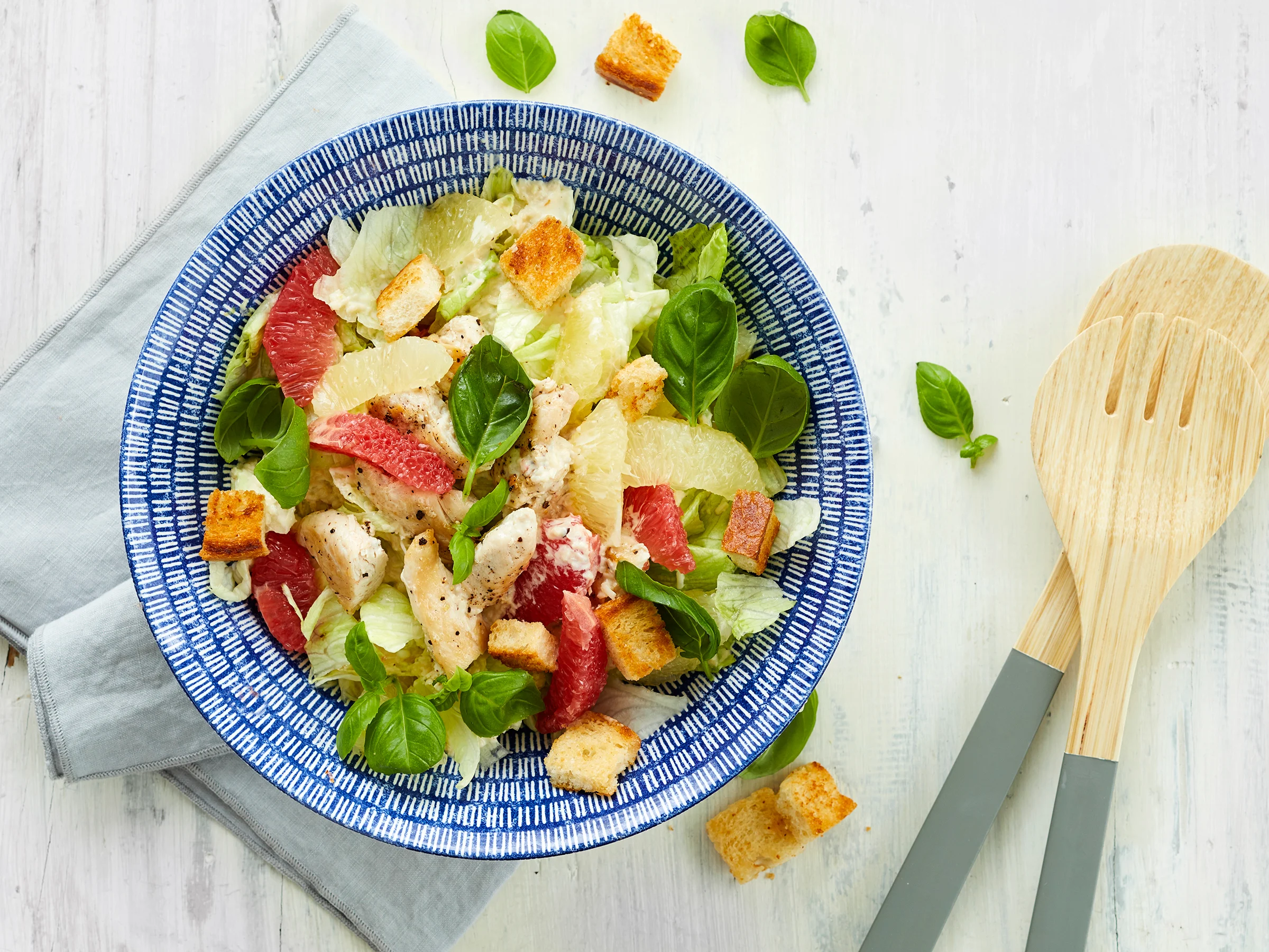 Greippi-broilericaesarsalaatti