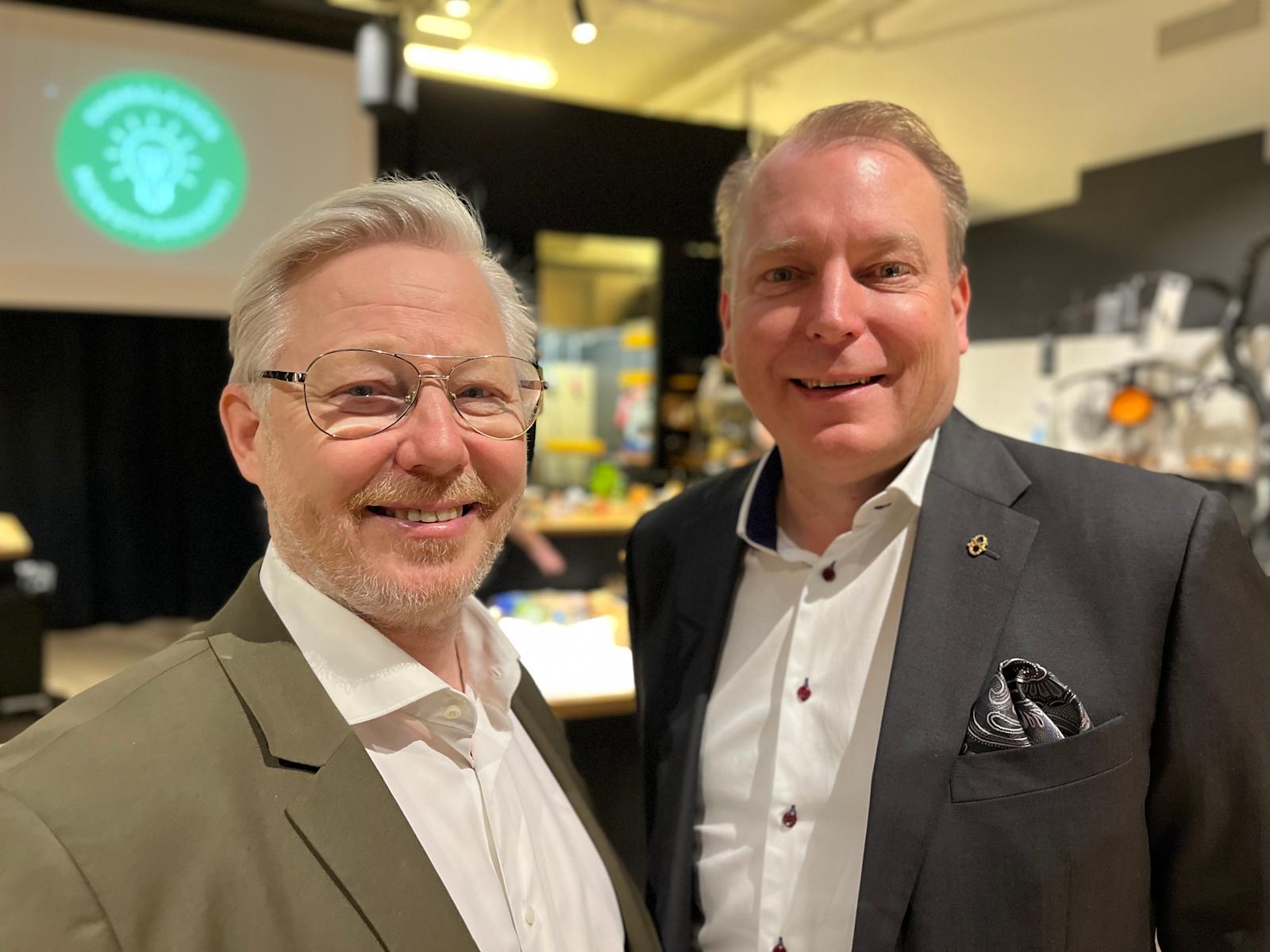 Jyrki Sukula (vas.) ja Sampo Päällysaho kuuluivat kisan tuomaristoon. ”Uskon, että näillä tuotteilla on vaikutusta koko toimialaan, vaikka isoja yrityksiä ei ollutkaan mukana”, Sukula mietti.