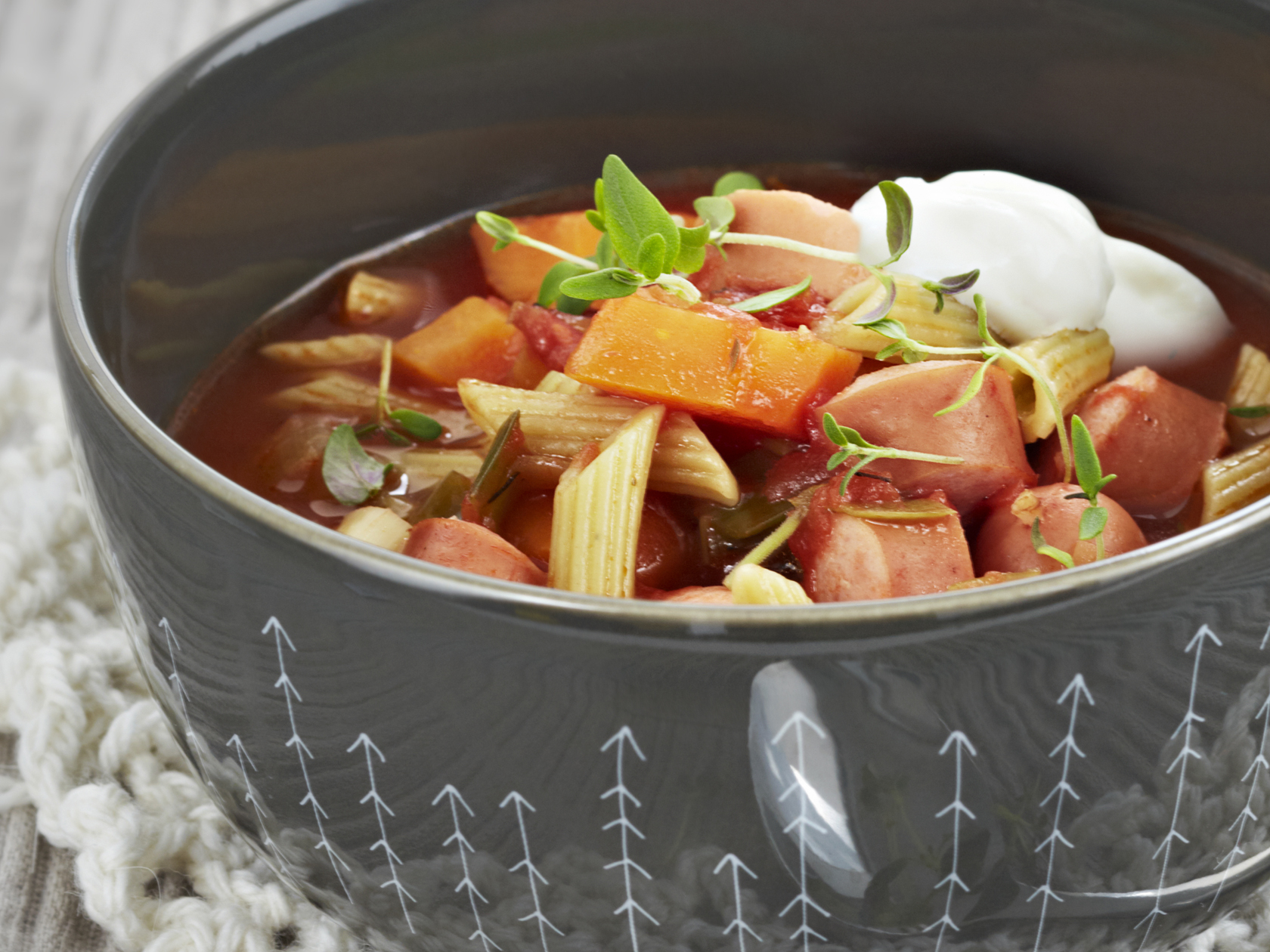 Nakkiminestrone ranskankermalla