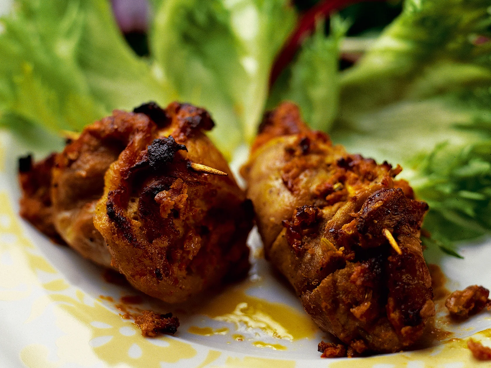 Tomaatilla täytetyt liharullat