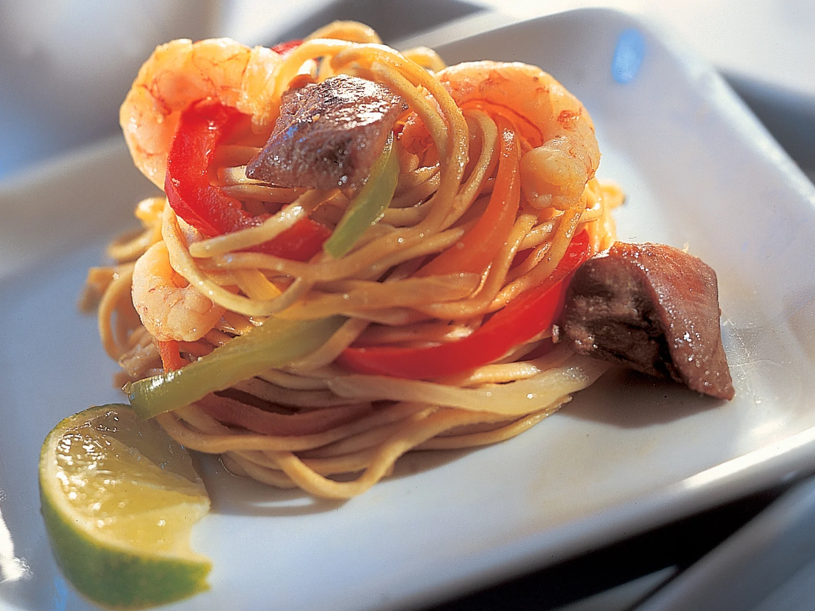 Hapanimelä kalkkunawokki