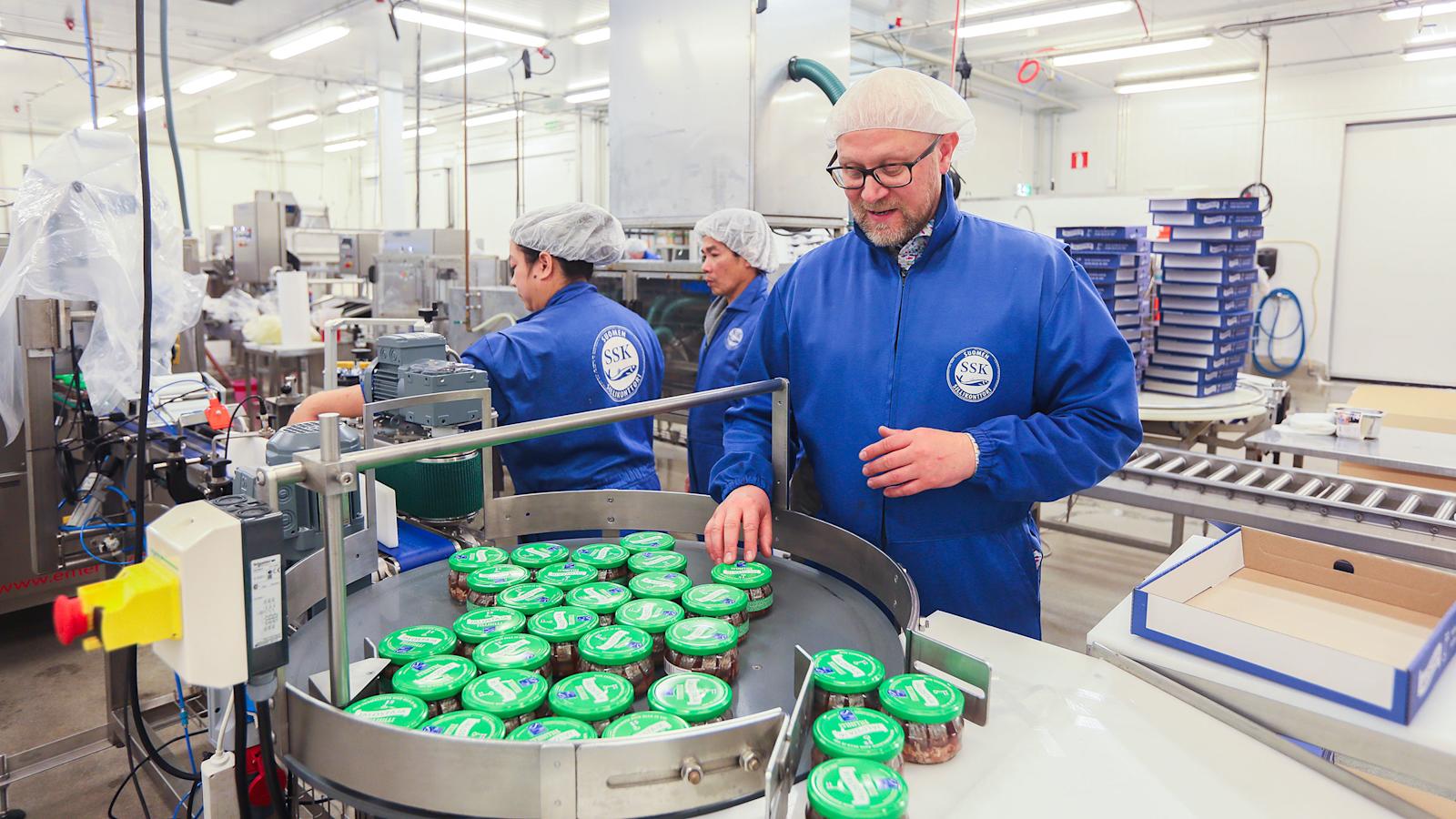 Ville Haapanen oli Matti Ruuskan aisaparina jo Boyfoodissa. Vuonna 2015 he ostivat pienen kaarinalaisen silakkayrityksen ja alkoivat elvyttää silliperinnettä silakan rinnalla. 