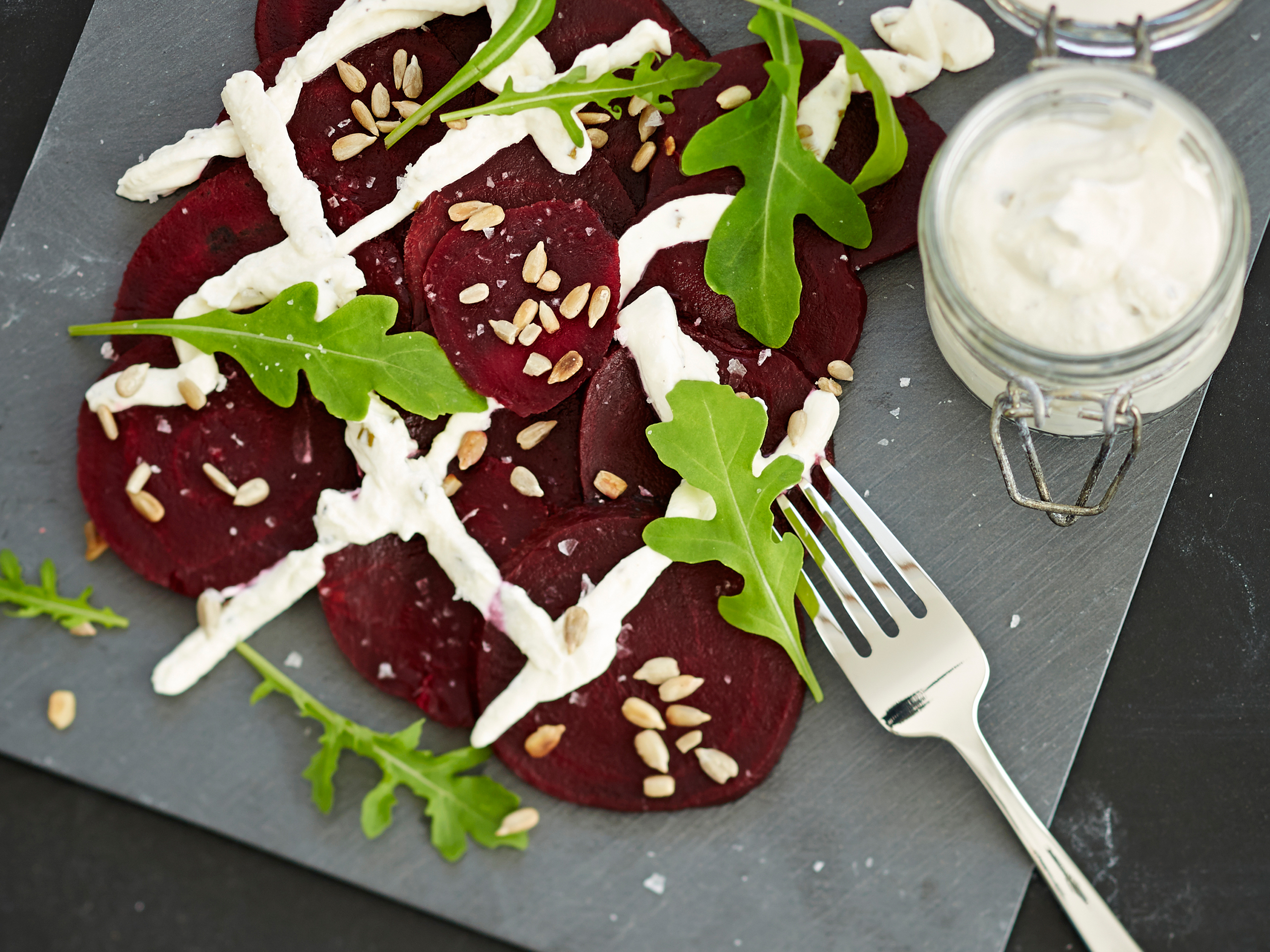 Punajuurta ja vuohenjuustokastiketta