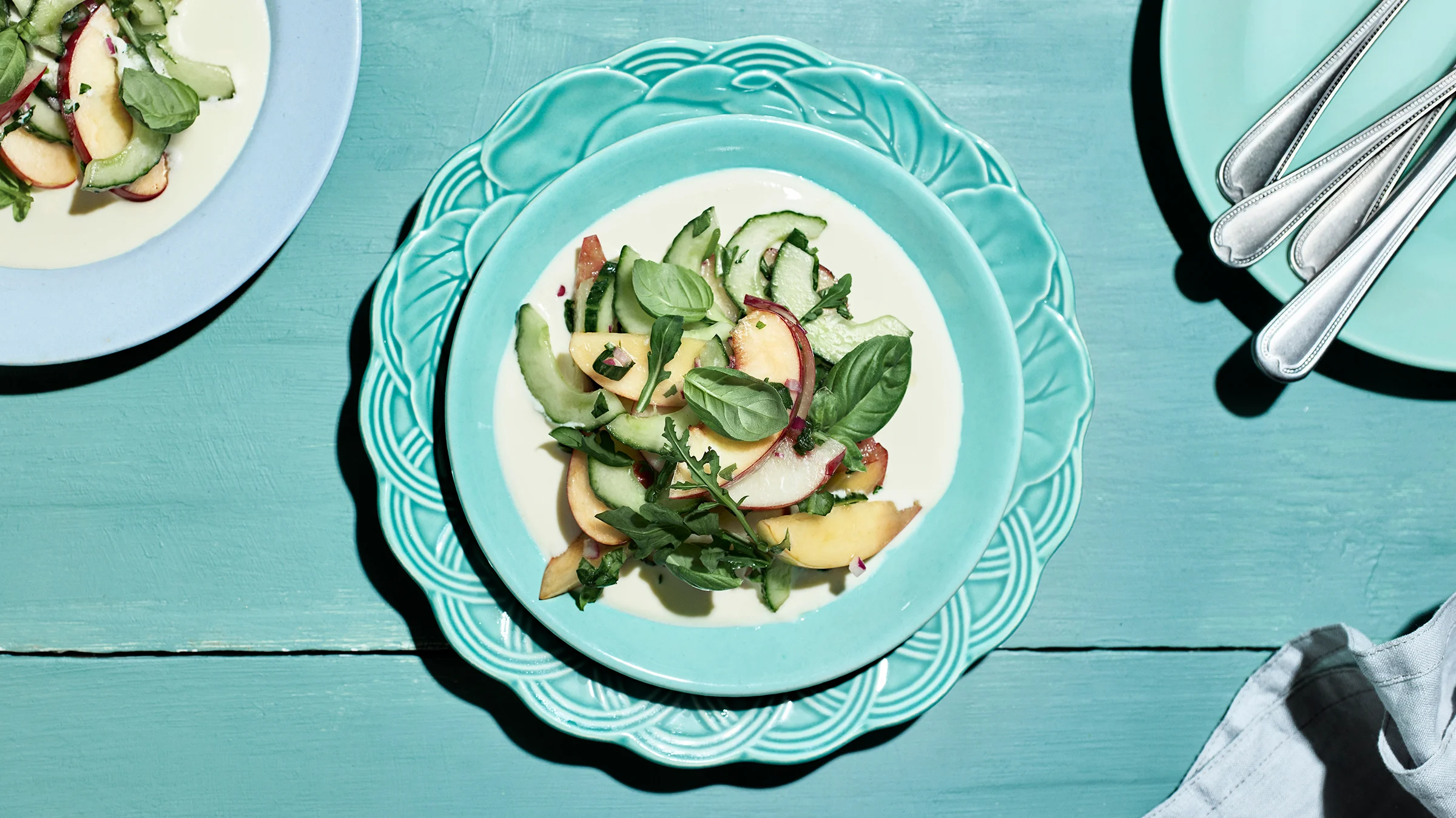 Aprikoosi-kurkkusalaatti ja fetavaahto