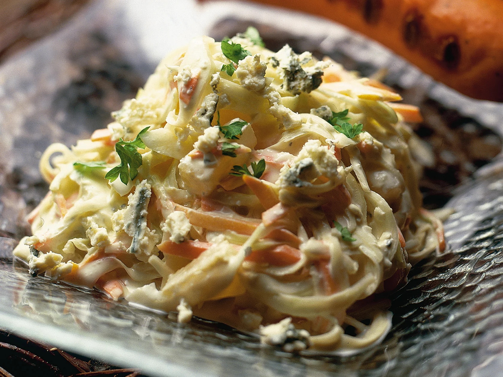 Juustoinen kaalisalaatti