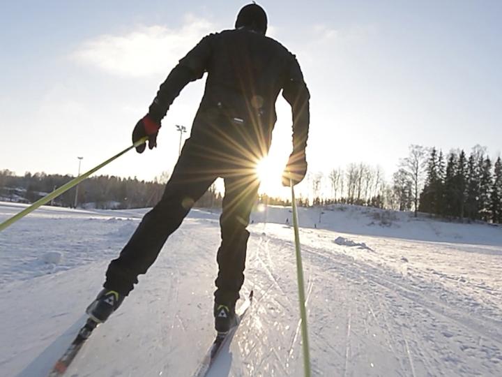 Hiihtotekniikka kuntoon: vapaa tyyli