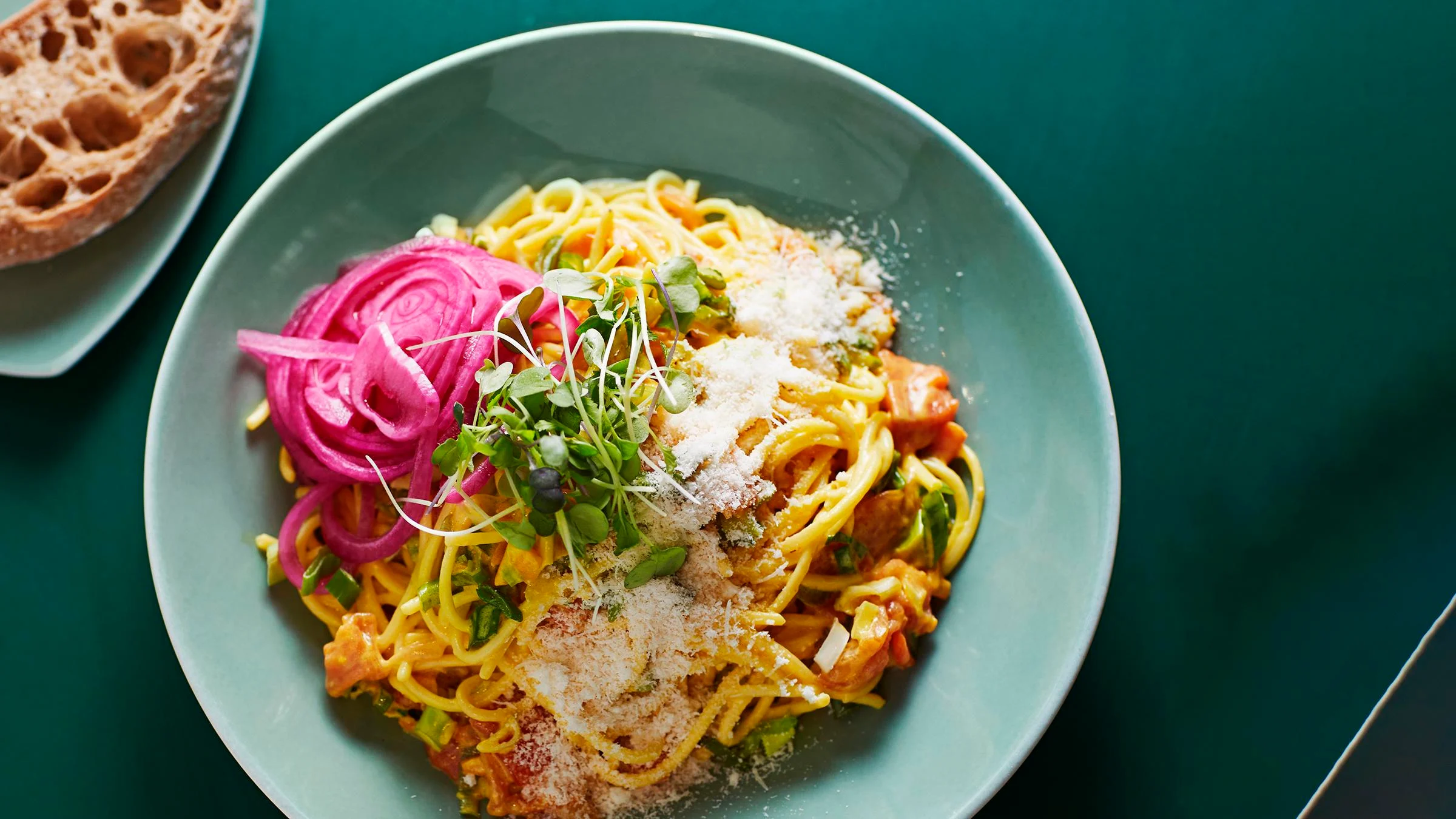 Spaghetterian pasta-annos lautasella
