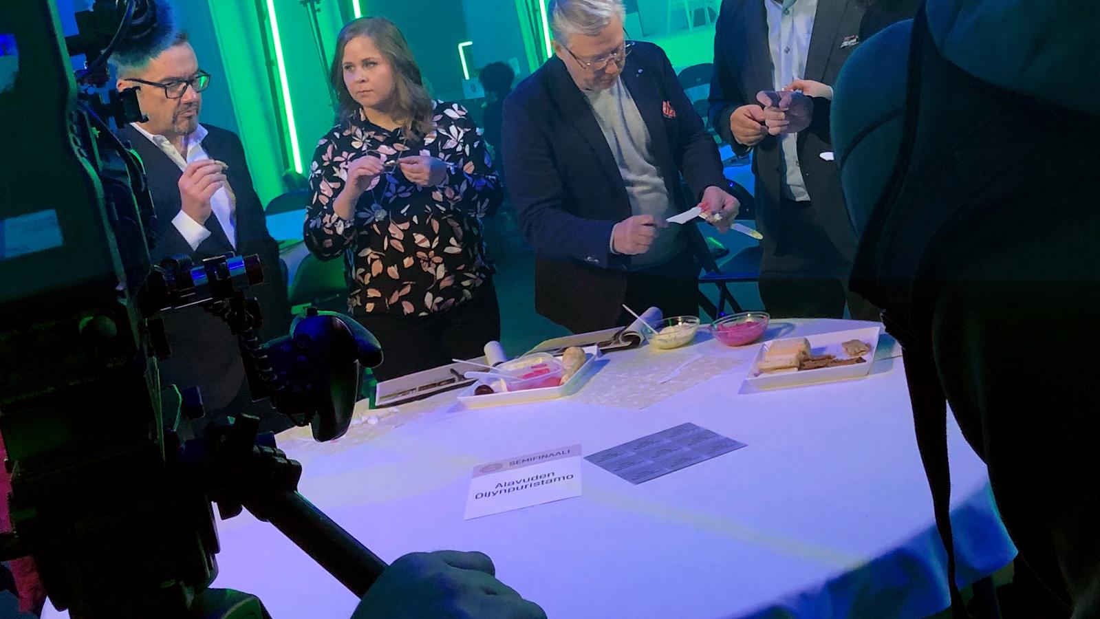 Suomalainen Menestysresepti -kisan raati tutustui Alavuden Öljynpuristamon tuotteisiin kilpailun semifinaalissa vuoden 2019 tammikuussa.