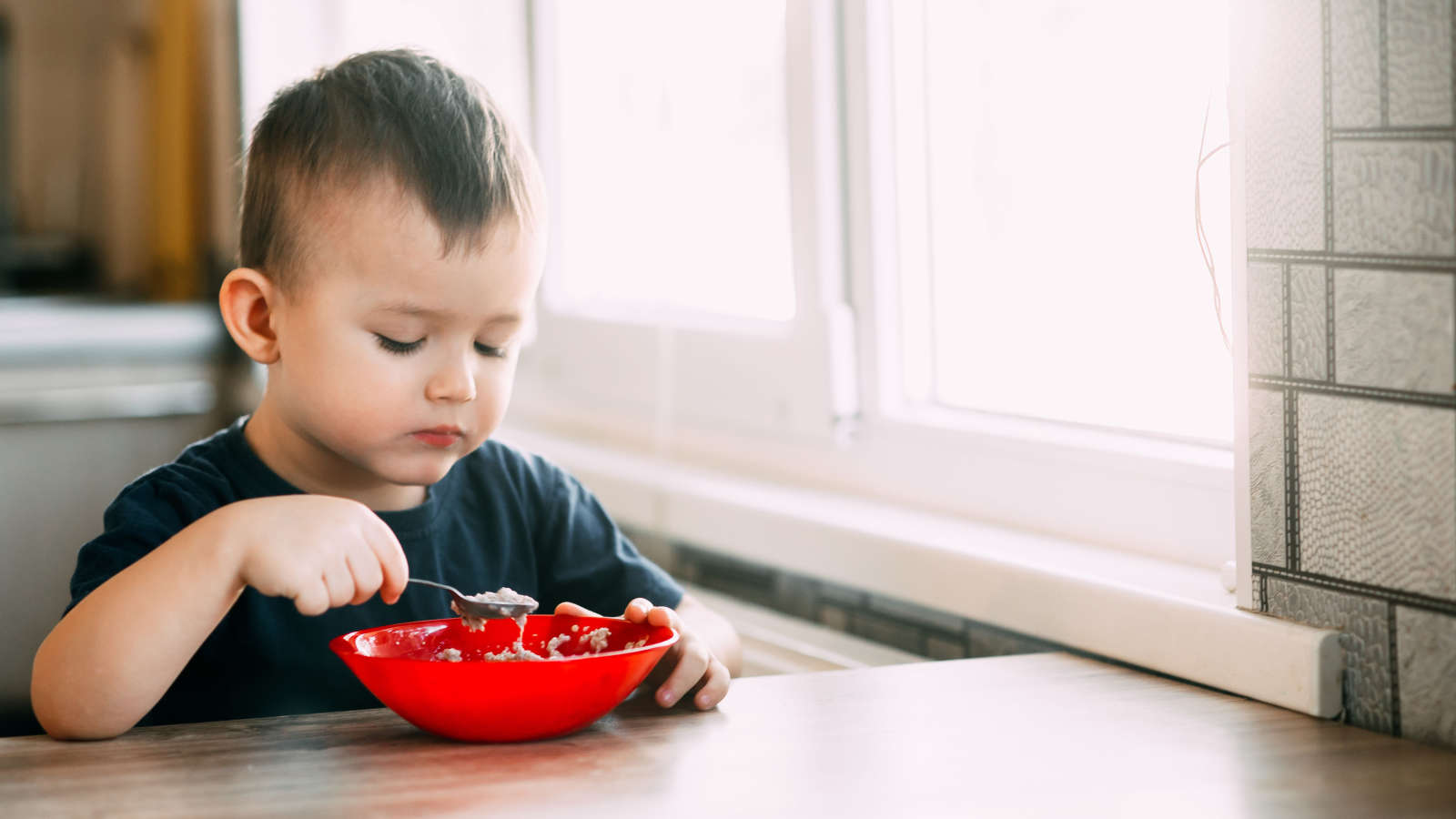 Kun lapsella on kova vatsa – ruokavinkkejä ummetuksen helpottamiseen |  Yhteishyvä