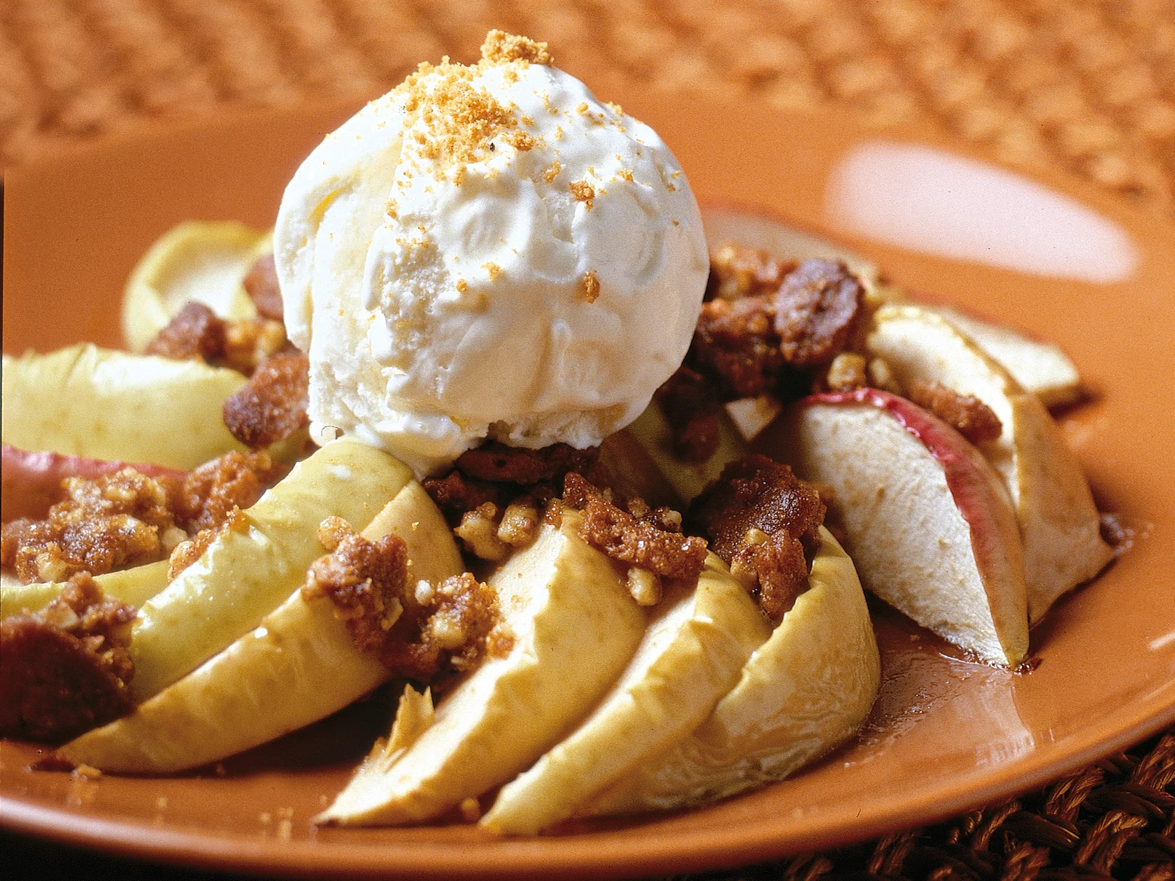 Omena-piparkakkupaistos