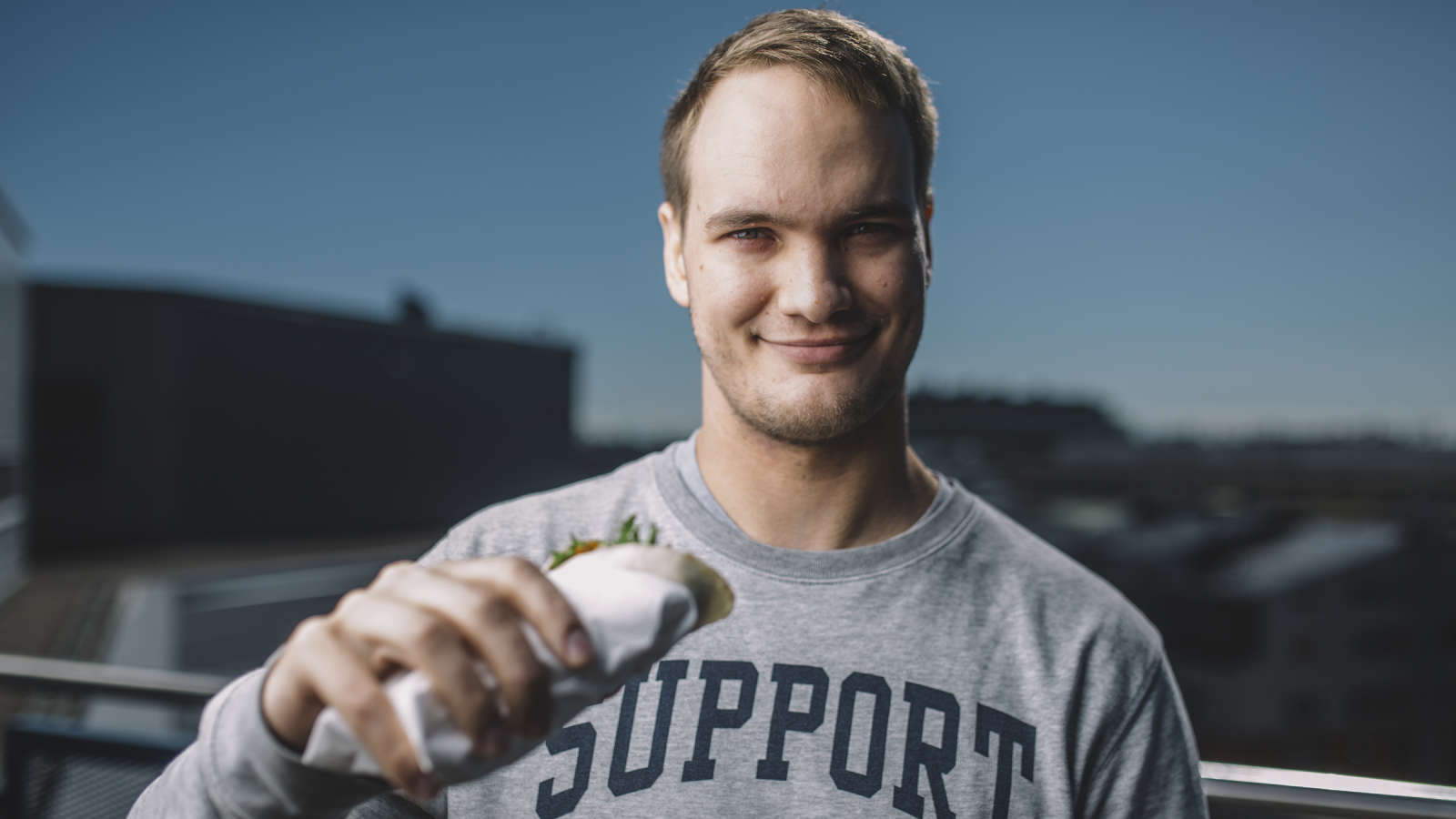 Paavo kehitti kalajauhelihan, joka maistuu hampurilaisfaneille – ”Mieleen  muistui Suomen särkikalaongelma” | Yhteishyvä