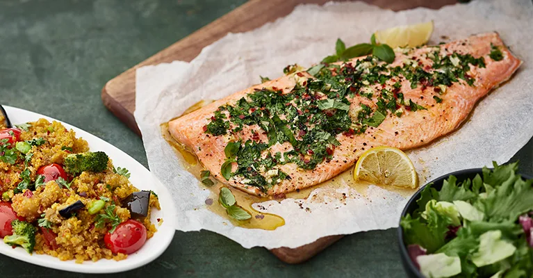 Yrttikuorrutettu kirjolohi