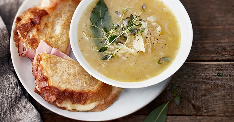 Sipulikeitto ja croque monsieur