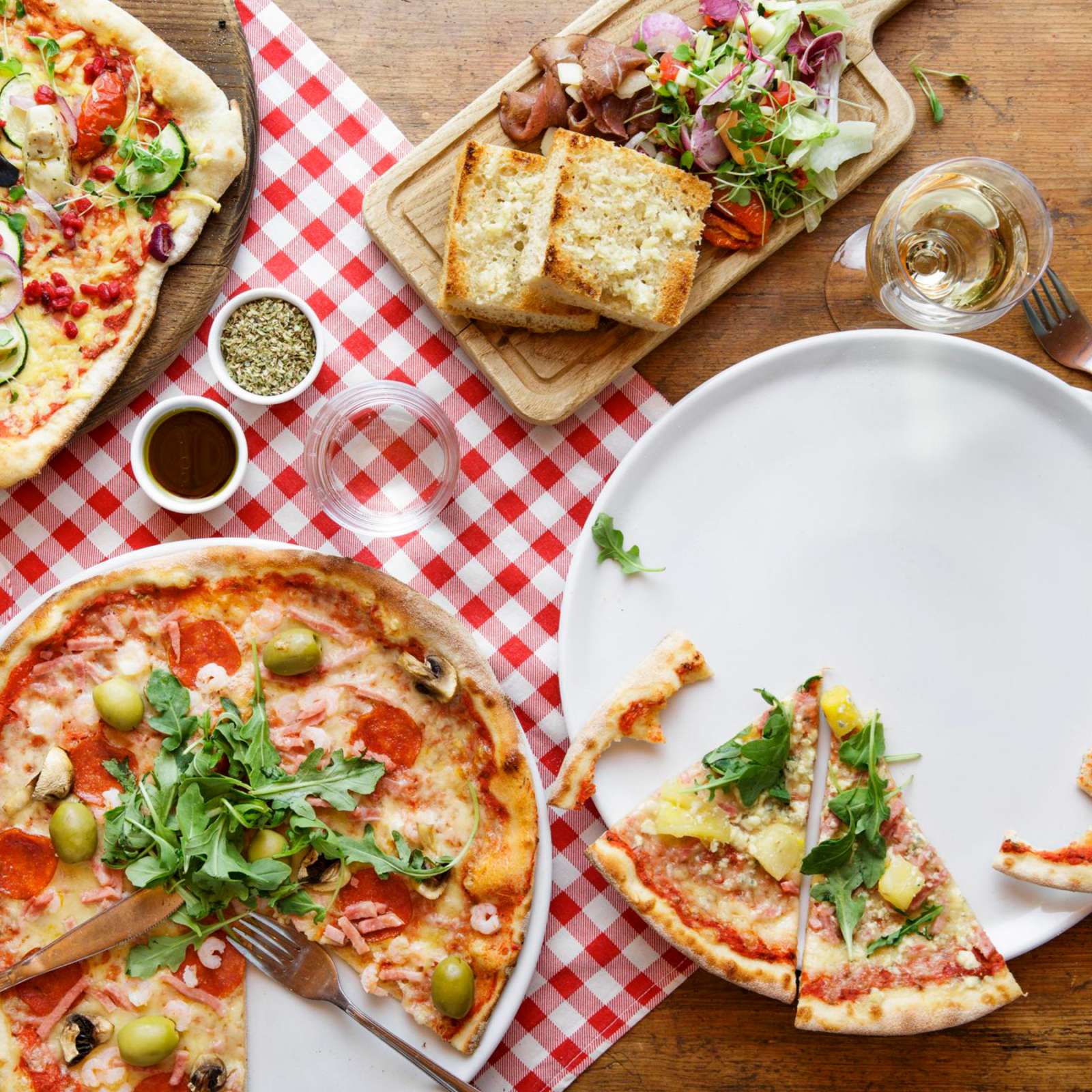 Pizzat valikoituivat Rossojen ruokalistoille, koska ne vahvistivat mielikuvaa rennosta ruokailuhetkestä.