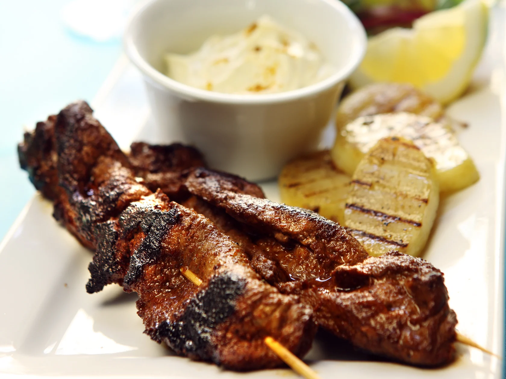 Naudanlihavartaat ja jogurttikastike