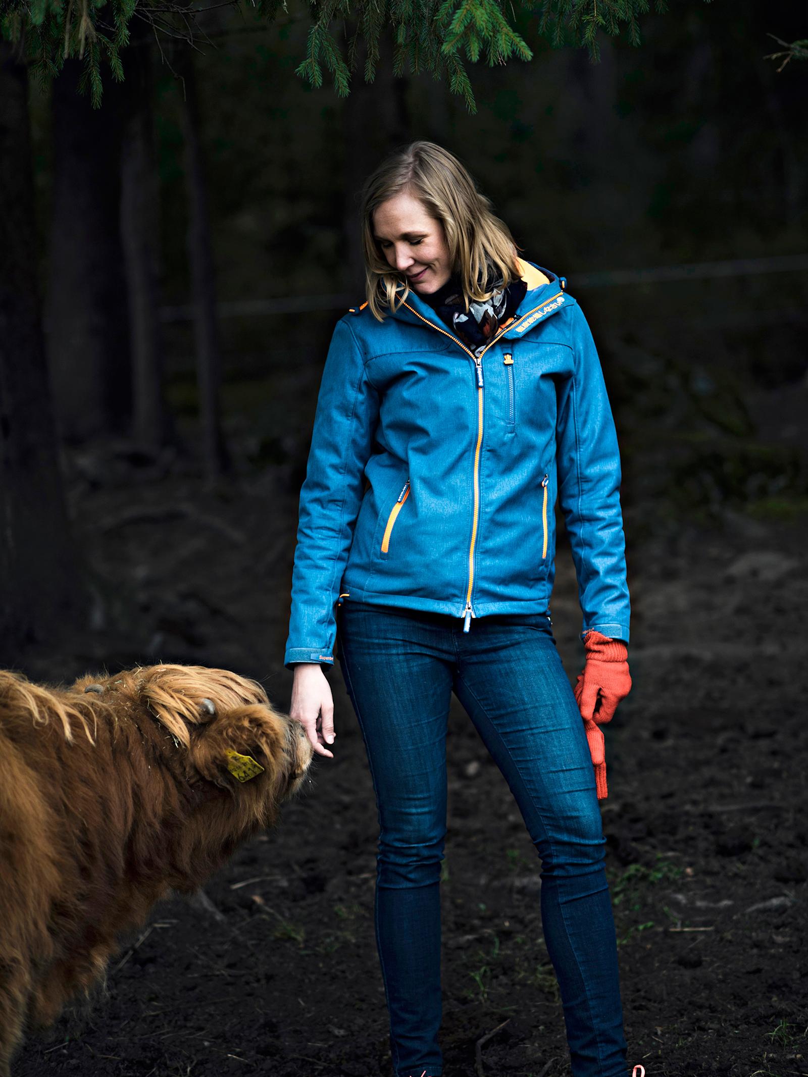Nuorelle maatalousyrittäjälle työn suola on pyrkimys hyvään elämään. "Teen kaiken kestävän kehityksen periaatteella. Se tarkoittaa eläinten hyvinvoinnin lisäksi maanviljelijän hyvinvointia", Niina Mayer sanoo.