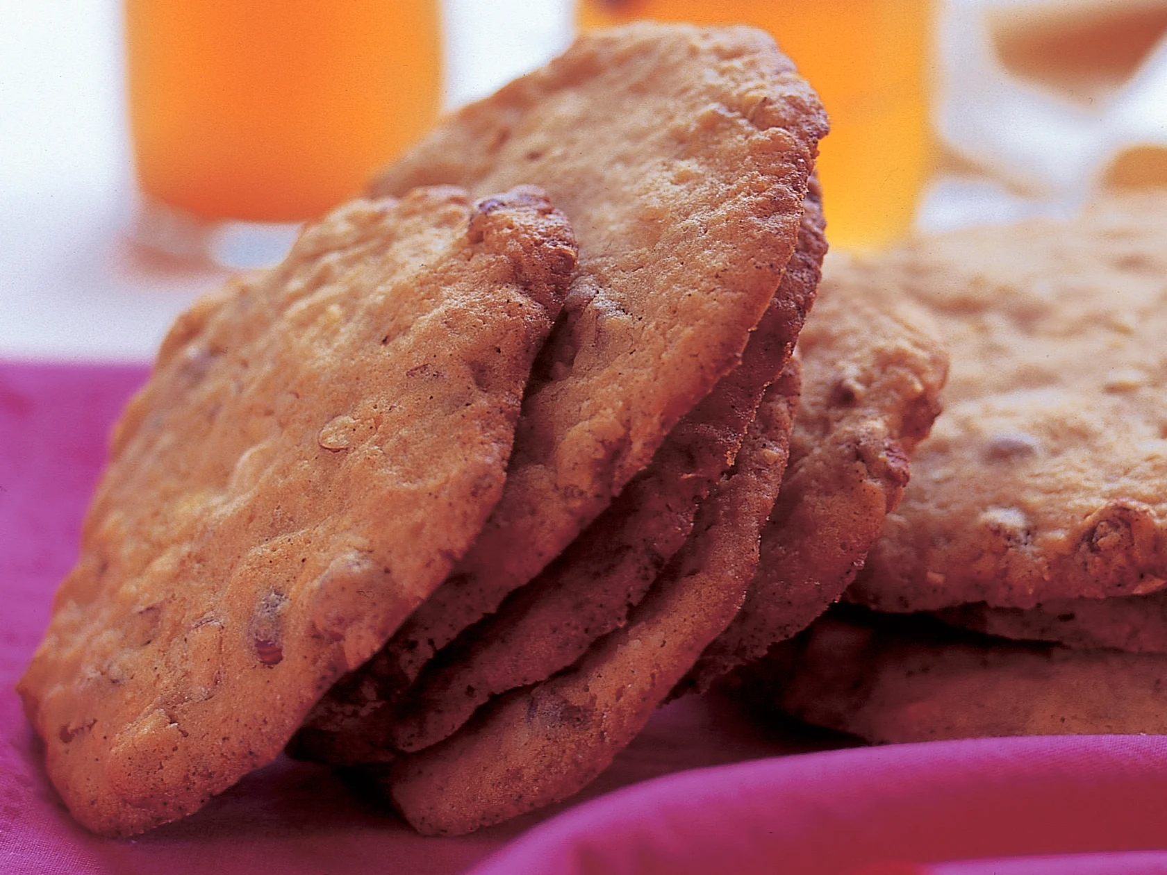 Suuret valkosuklaakeksit