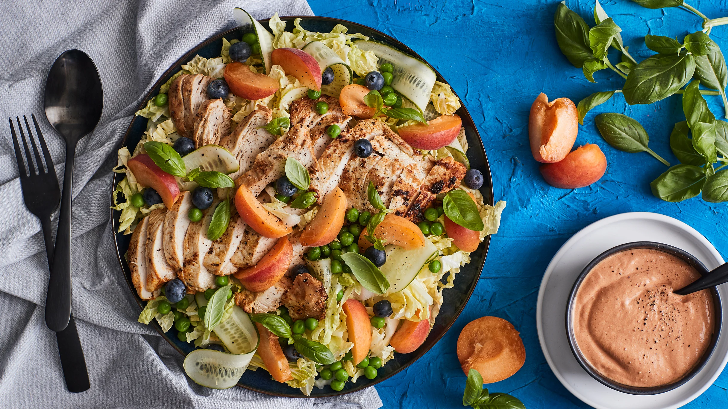 Broileri-aprikoosisalaatti