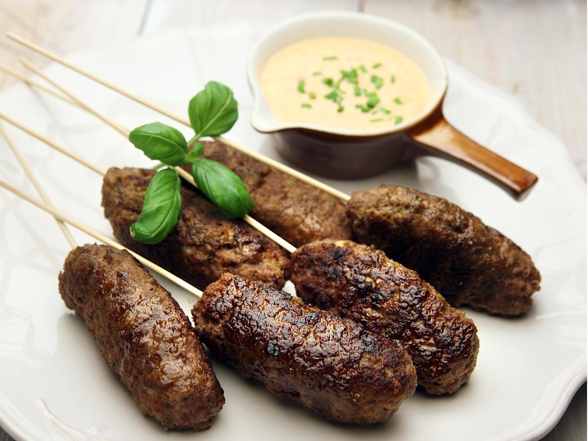 Jauhelihakepakot ja paprikamajoneesi