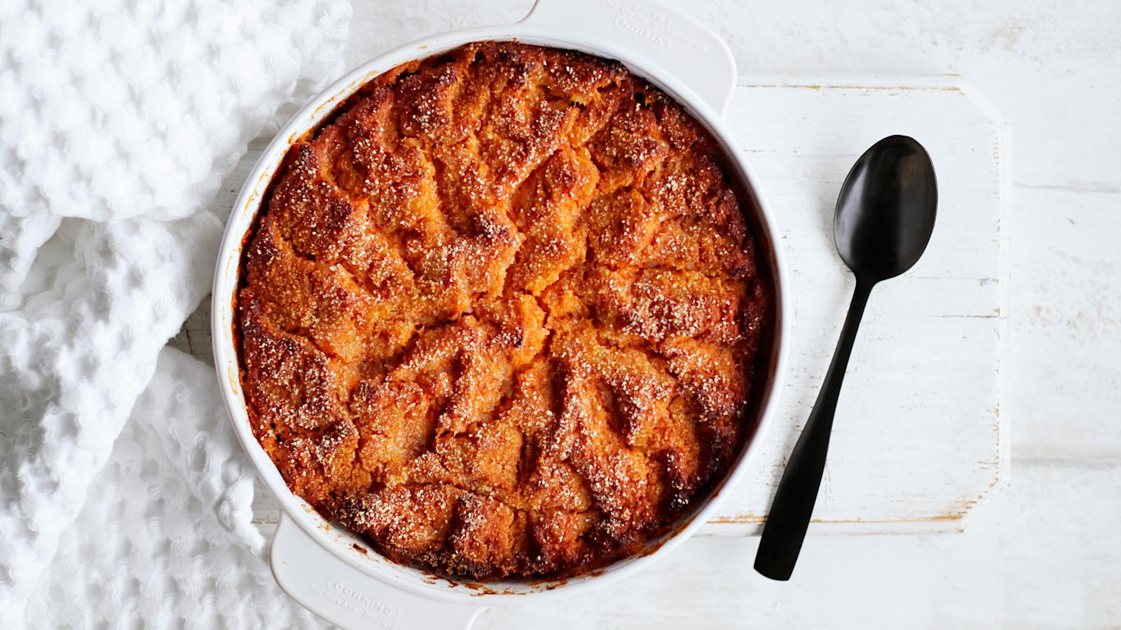 Perinteinen porkkanalaatikko uunivuoassa