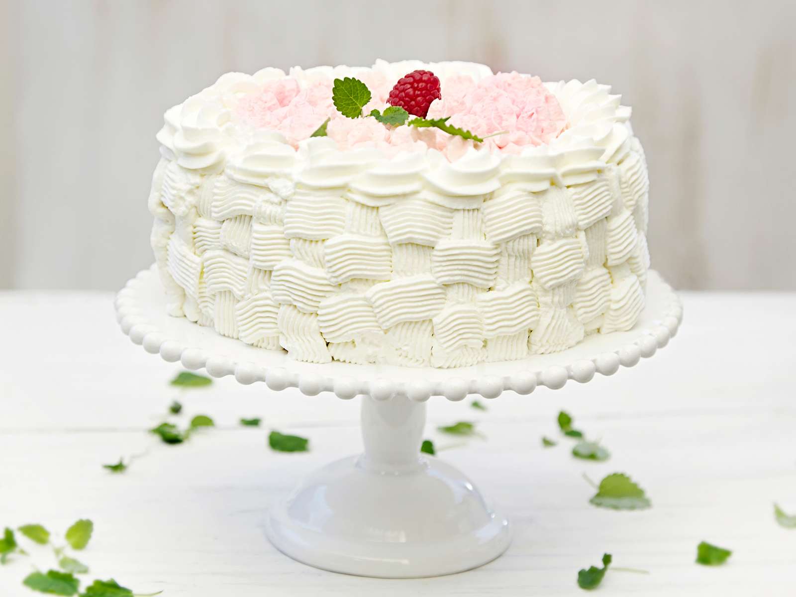 Vadelmakermakakku Leivonnaiset Yhteishyvä