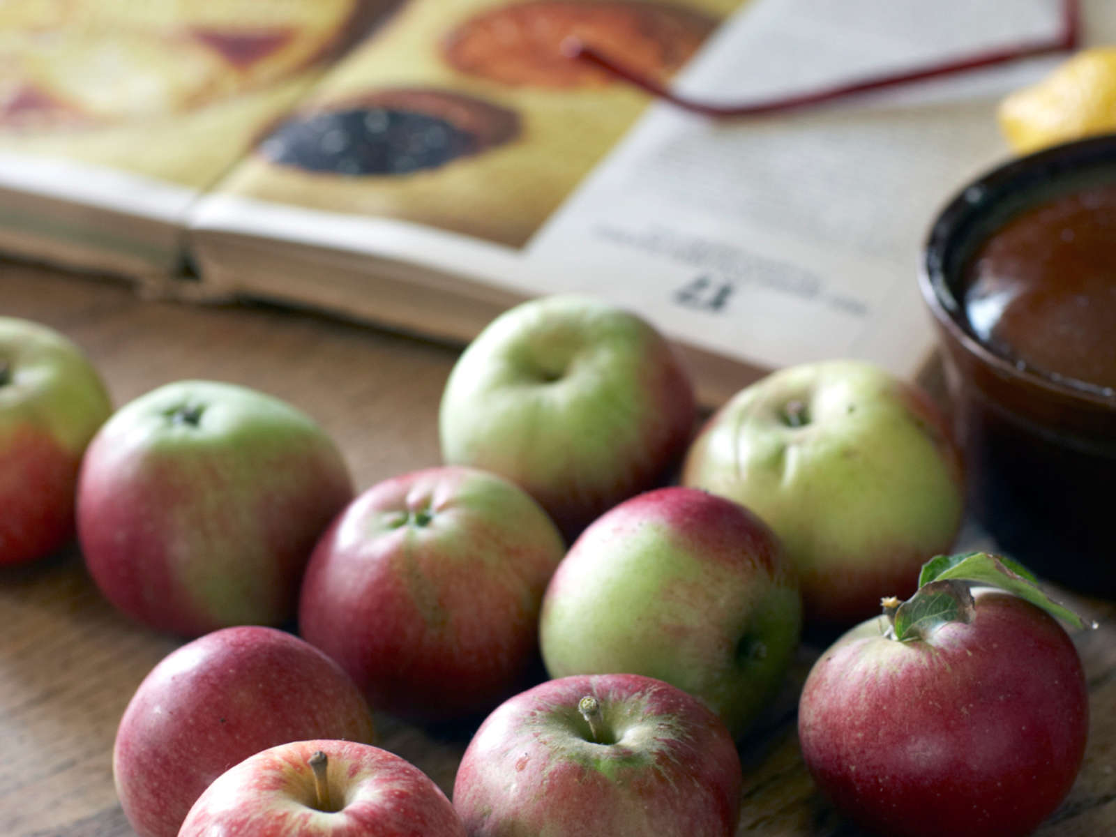 Toiset omenalajikkeet soveltuvat paremmin esimerkiksi leivontaan kuin toiset.