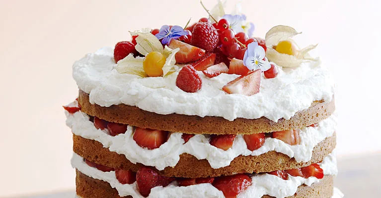 Mansikka-mascarpone-kerroskakku limellä