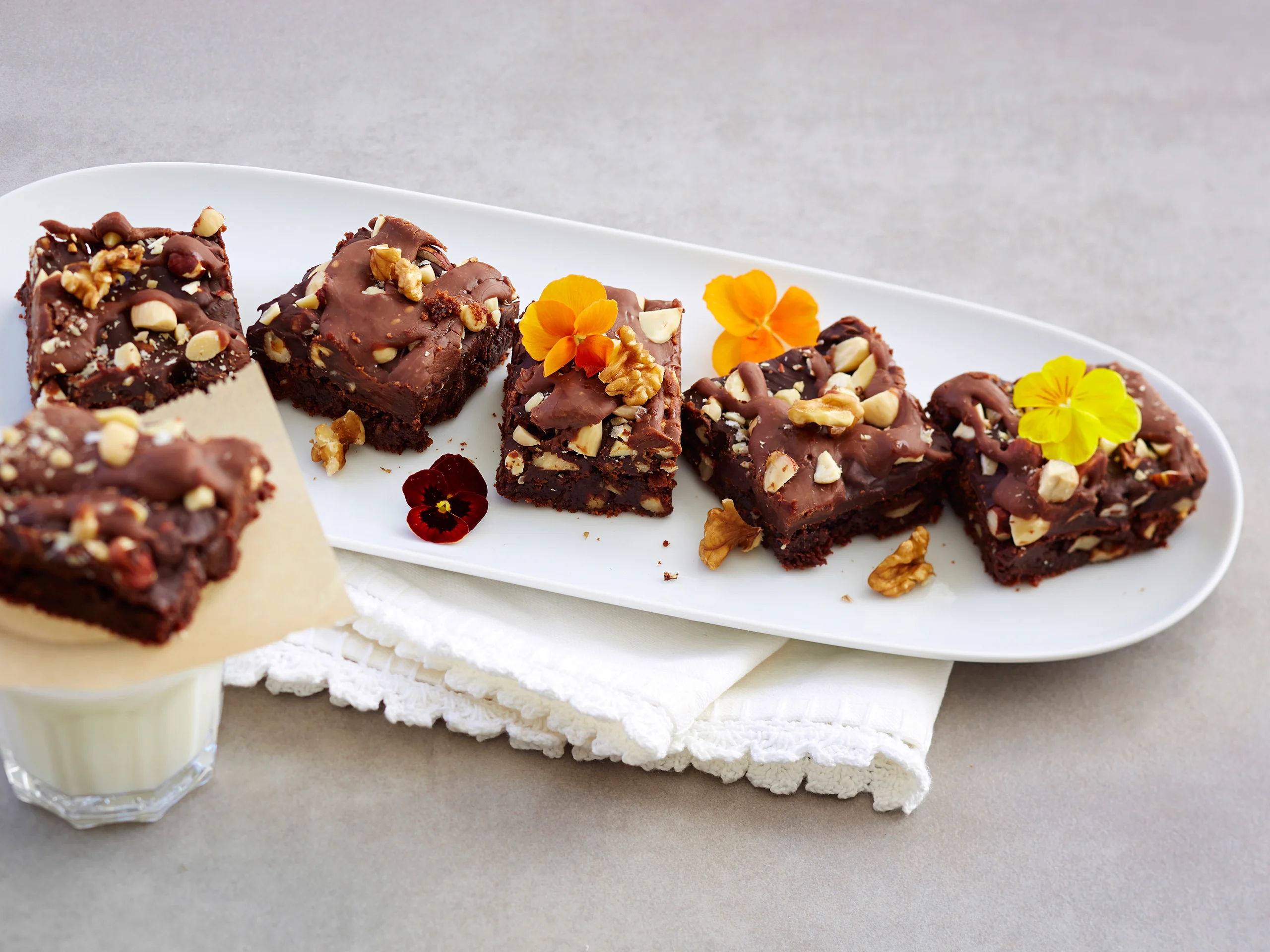 Suklaa-pähkinäbrowniet