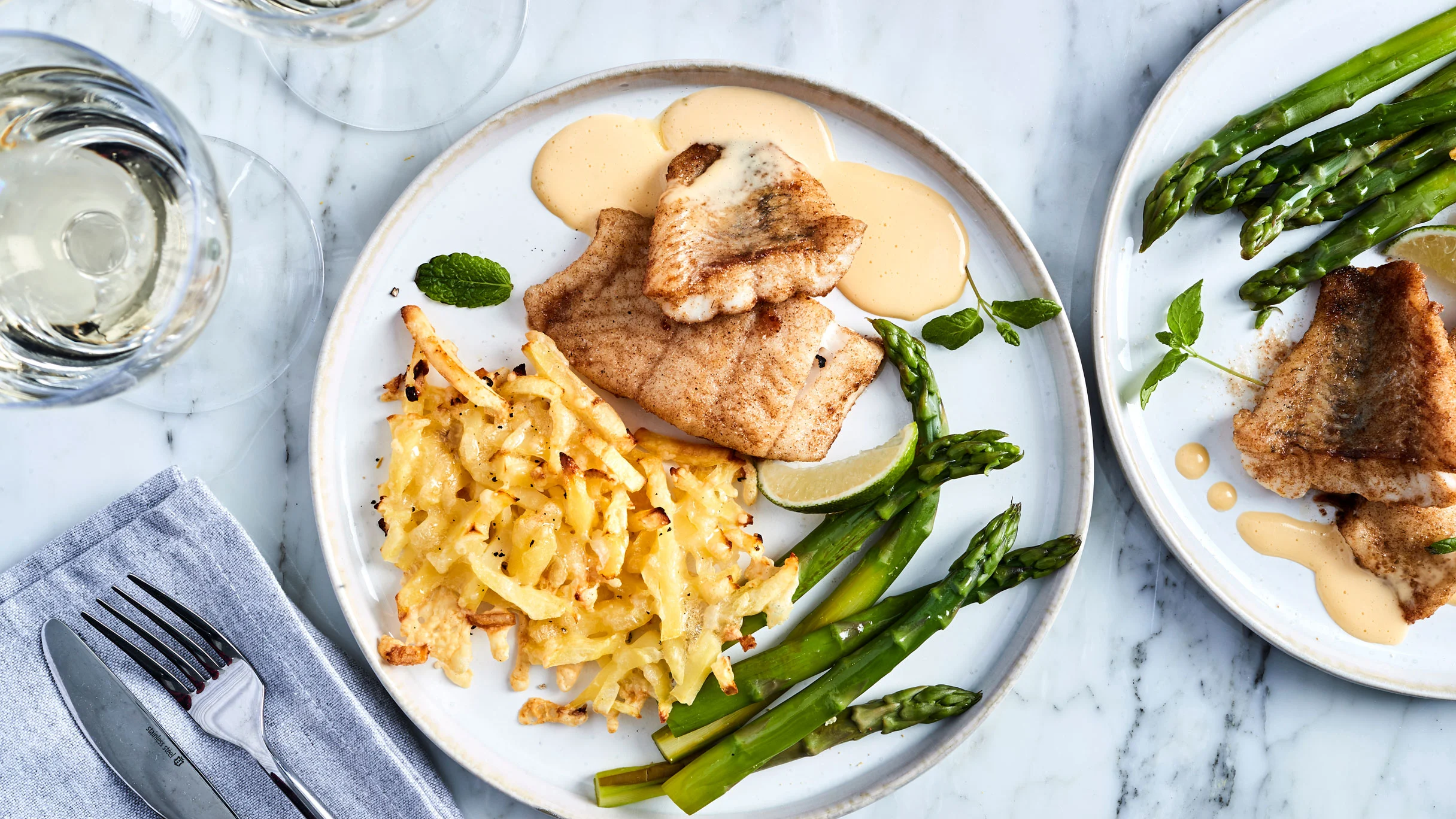 Ruiskuha, limehollandaise ja juustorösti