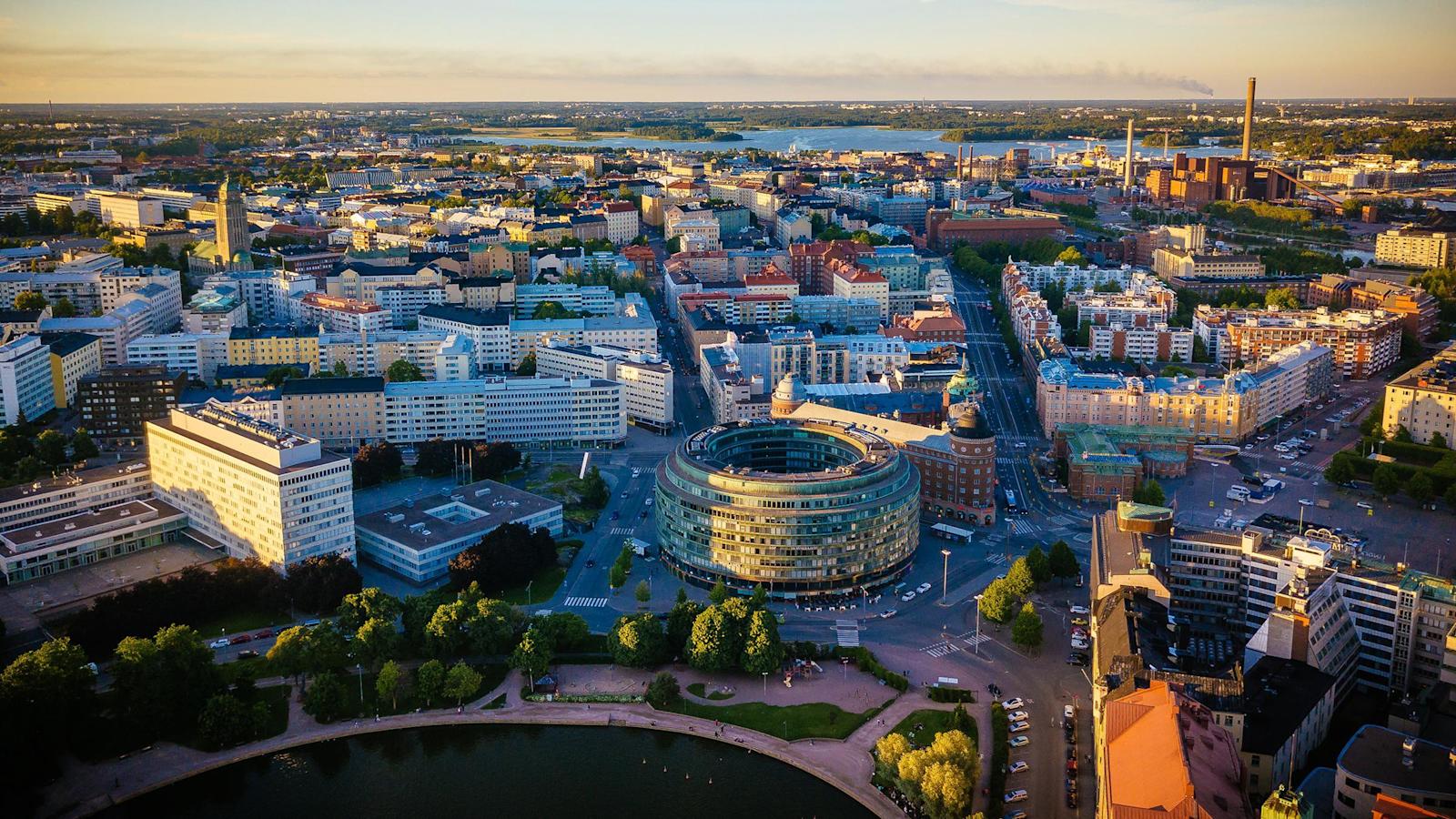 HOK-Elanto on pääkaupunkiseudulla iso toimija ja suuri työllistäjä. Edustajiston jäsenet saavat tehtävässään aitiopaikan, josta he pääsevät näkemään monialaista toimintaa sisältäpäin.