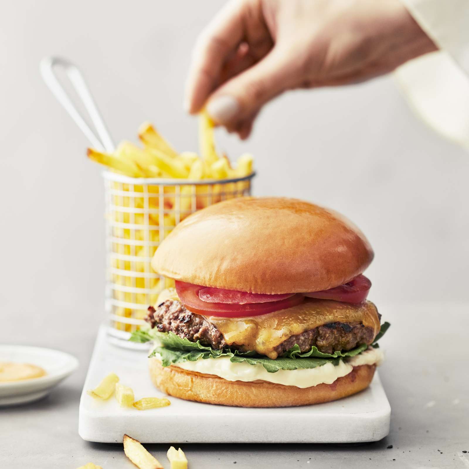 Muutamasta hyvästä raaka-aineesta syntyy kaikkien aikojen paras burgeri.