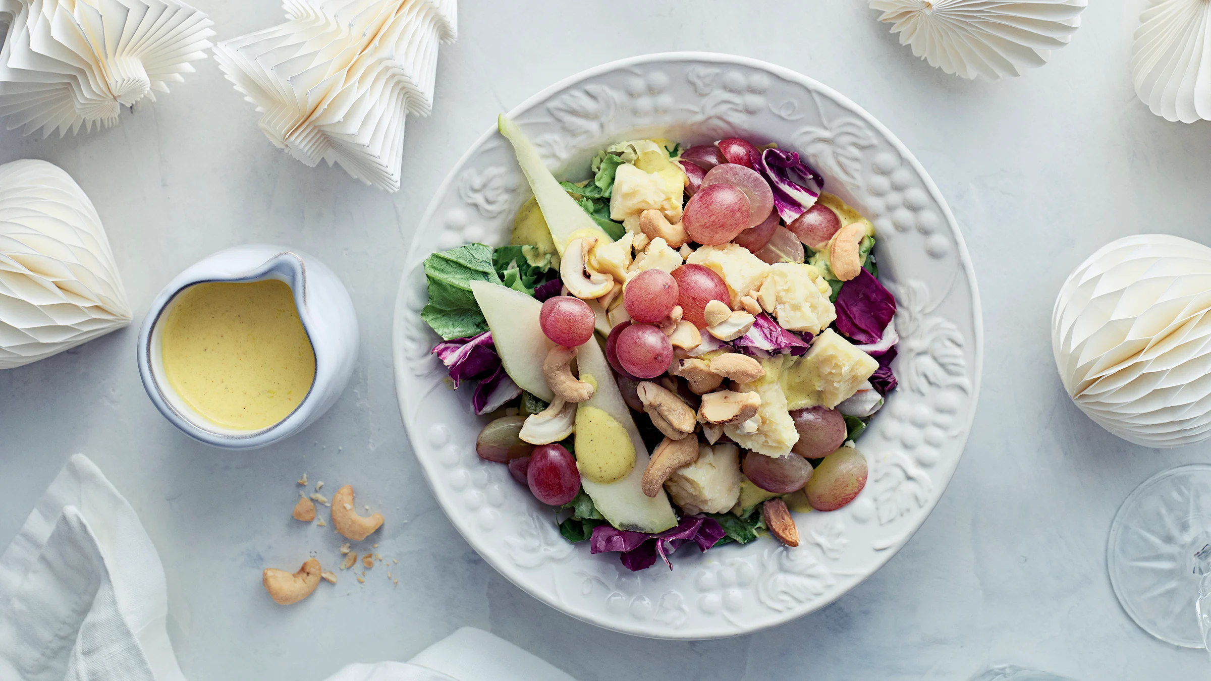 Hedelmäinen joulusalaatti ja mangokastike