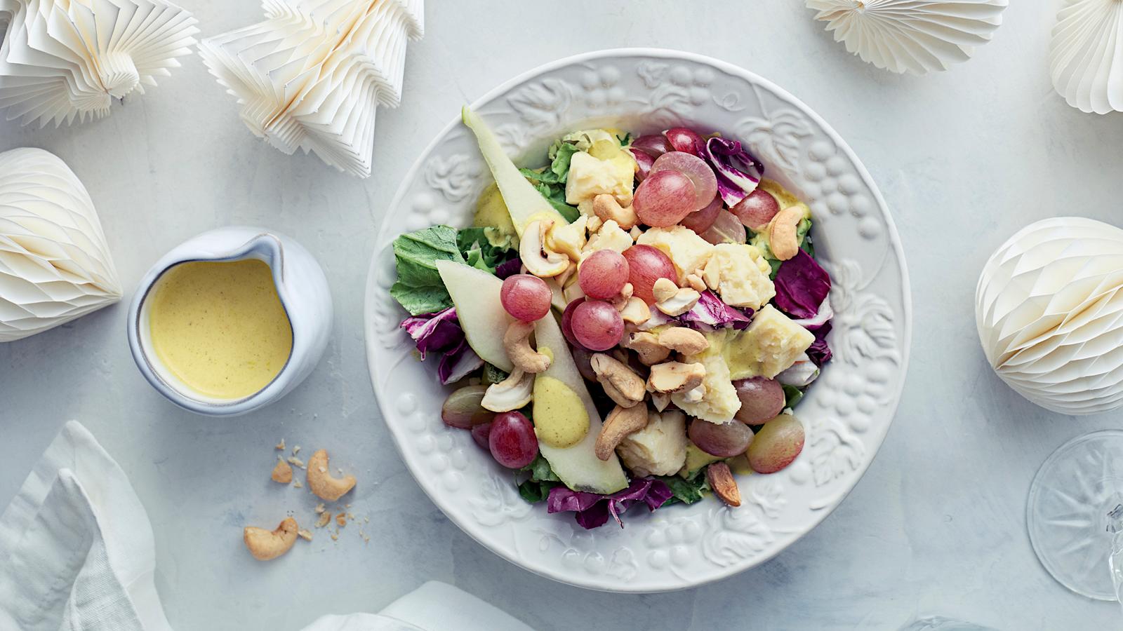 Hedelmäinen joulusalaatti ja mangokastike