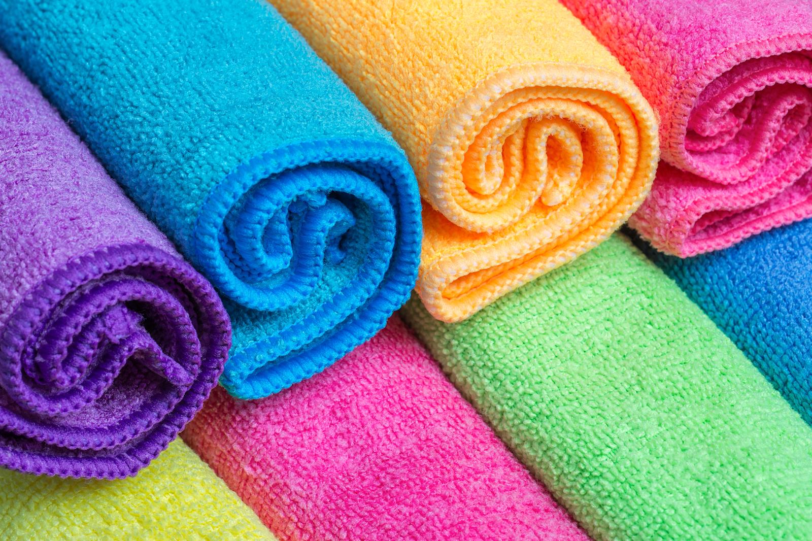 Värikkäitä mikrokuituliinoja